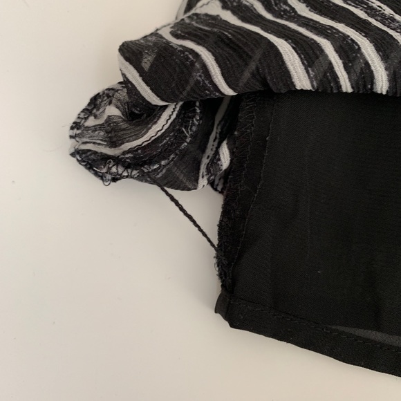 Kenneth Cole Black and White Sleeveless Blouse - Picture 3 of 4